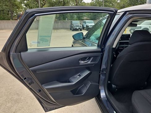 Used 2025 Honda Accord LX image 27