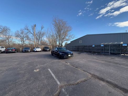 Used 2025 Toyota Camry LE image 10