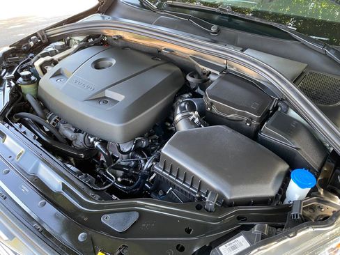 Used 2017 Volvo XC60 T5 Dynamic w/ Preferred Option Package FWD image 15