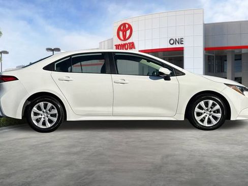 Certified 2022 Toyota Corolla LE image 3