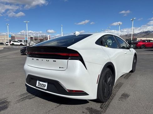 Used 2024 Toyota Prius LE image 4