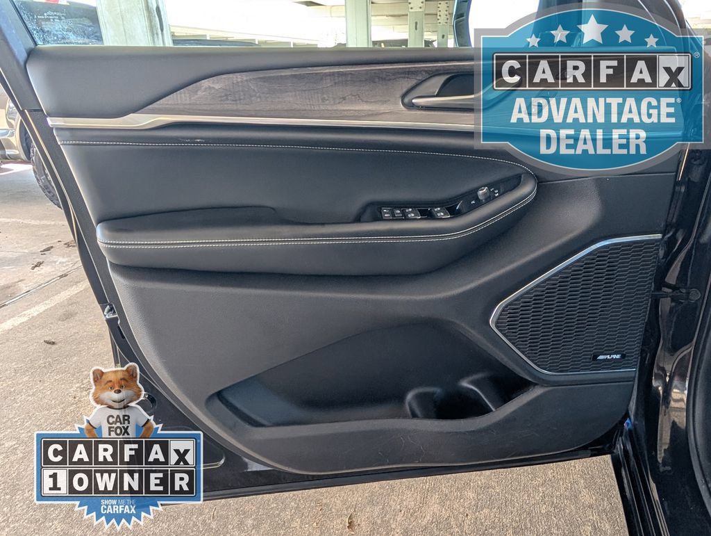 Used 2023 Jeep Grand Cherokee L Overland w/ Luxury Tech Group IV AWD/4WD image 18