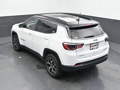 Used 2025 Jeep Compass Limited AWD/4WD image 36