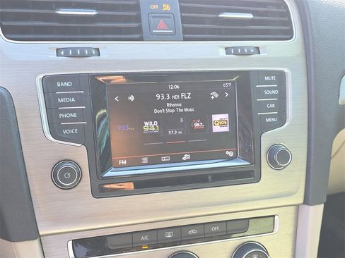 Used 2015 Volkswagen Golf TDI S image 22