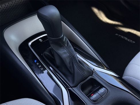 Used 2022 Toyota Corolla LE image 19