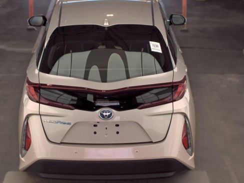 Used 2017 Toyota Prius Prime Advanced FWD image 8