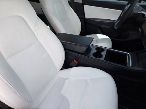 Used 2021 Tesla Model Y Long Range AWD/4WD image 9