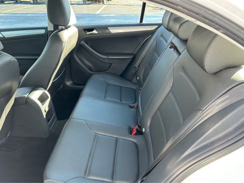 Used 2017 Volkswagen Jetta SE image 10