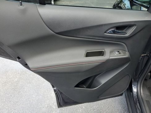 Used 2022 Chevrolet Equinox RS w/ RS Leather Package image 9