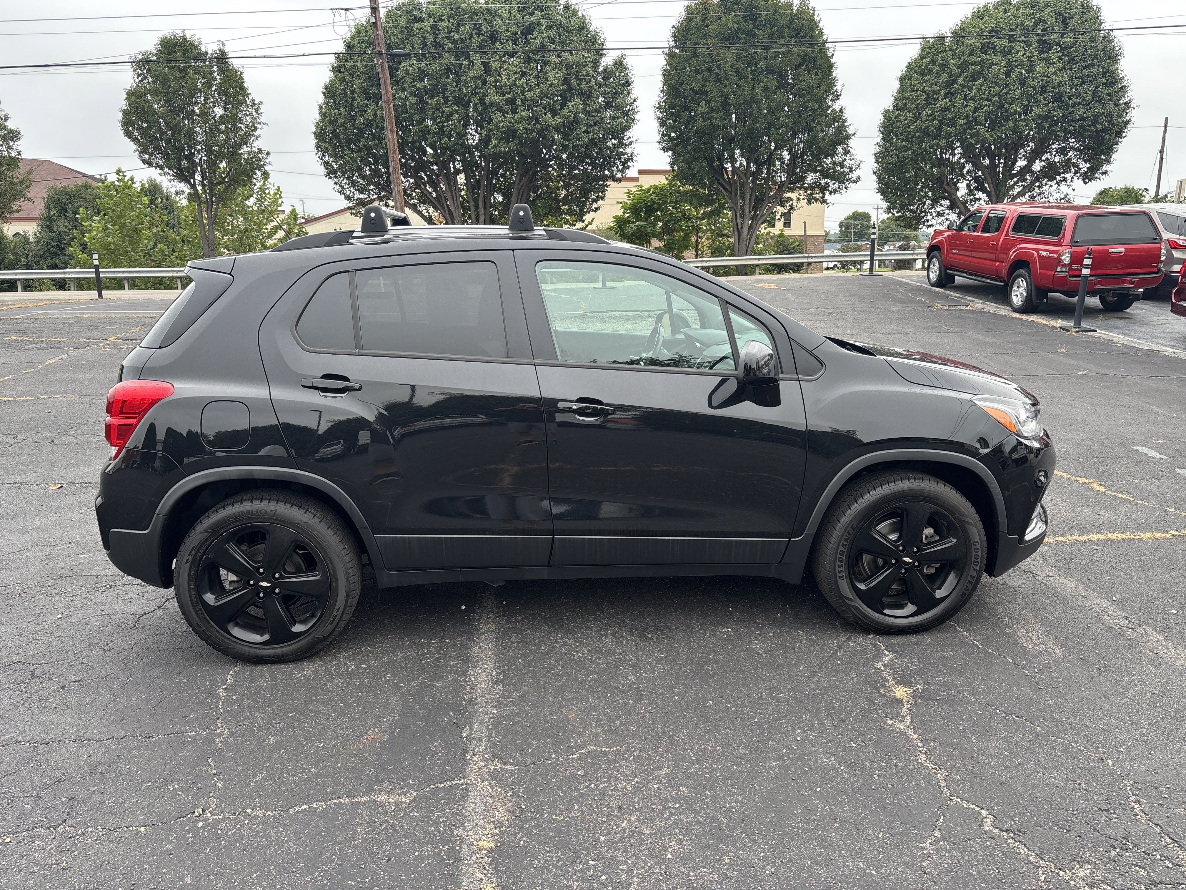 Used 2019 Chevrolet Trax Premier w/ Midnight Edition AWD/4WD image 3