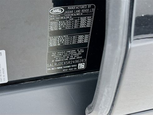 Used 2024 Land Rover Discovery S image 35