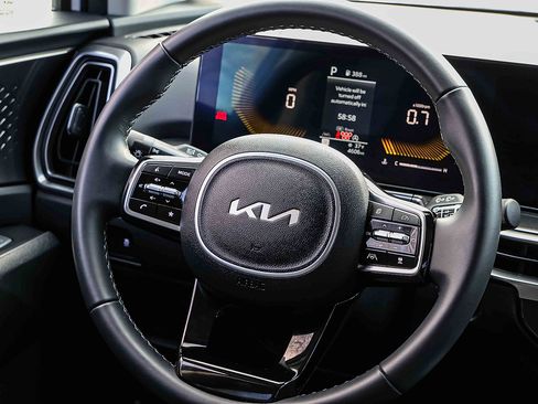 Certified 2025 Kia Sorento S image 9