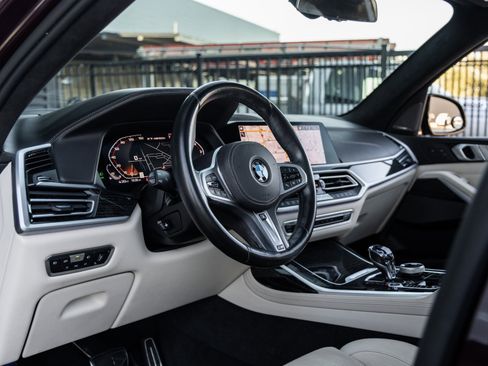 Used 2021 BMW X7 M50i w/ Executive Package image 22