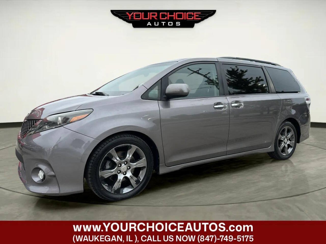 Used 2015 Toyota Sienna SE FWD image 1
