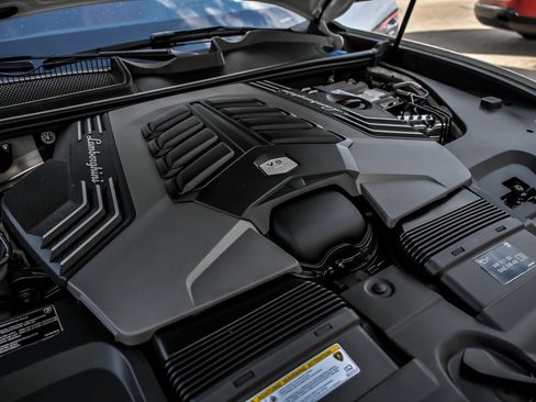 Used 2022 Lamborghini Urus AWD/4WD image 21