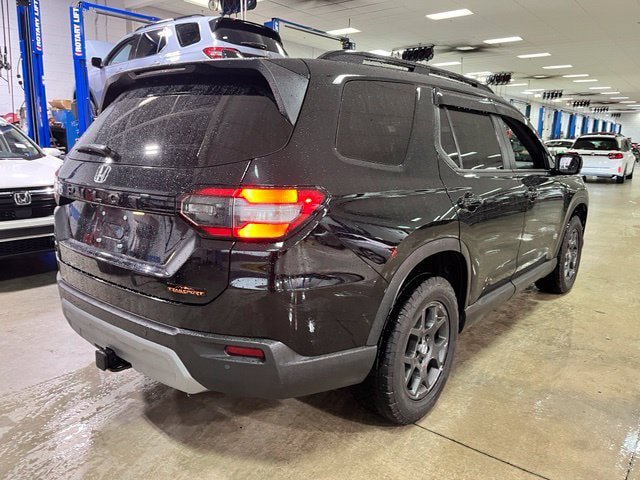 Used 2025 Honda Pilot TrailSport image 6