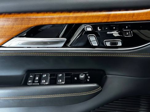 Certified 2022 Jeep Grand Wagoneer Series III AWD/4WD image 15