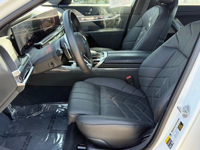 Used 2026 BMW 750e xDrive AWD/4WD image 21