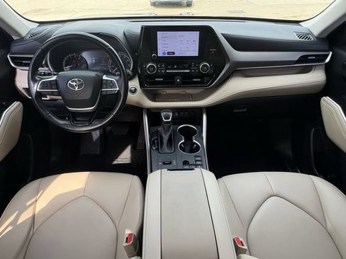 Used 2023 Toyota Highlander XLE FWD image 27