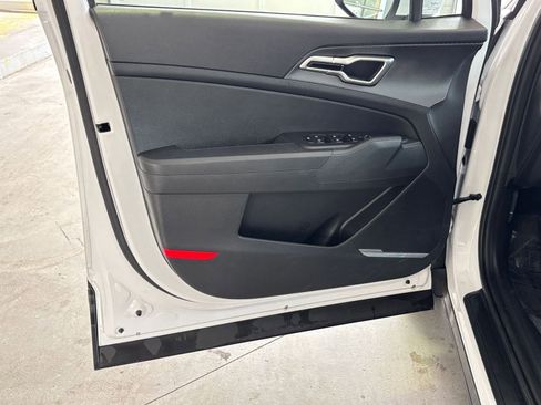 Used 2025 Kia Sportage LX image 18