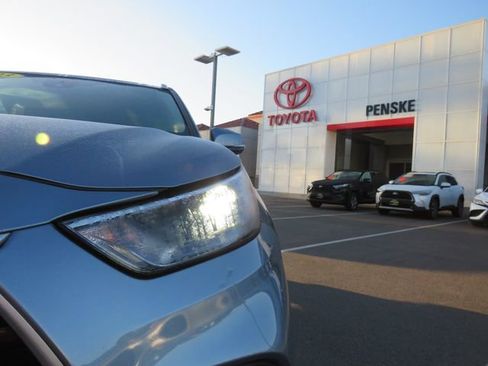 Certified 2023 Toyota Highlander XLE image 4