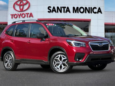 Used 2021 Subaru Forester Premium AWD/4WD image 2