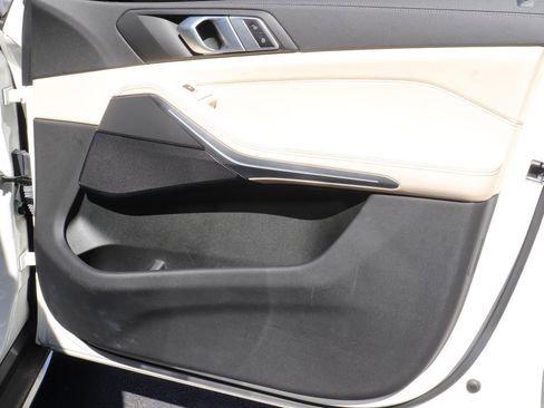 Used 2022 BMW X5 sDrive40i w/ Premium Package image 18