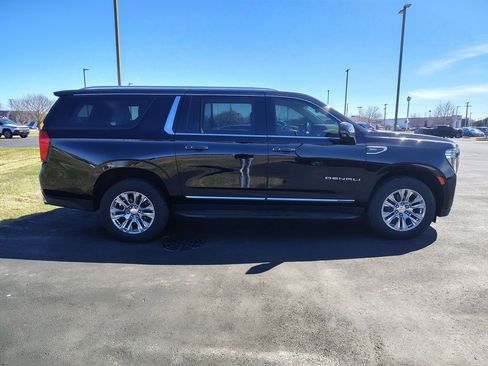 Used 2021 GMC Yukon XL Denali image 9