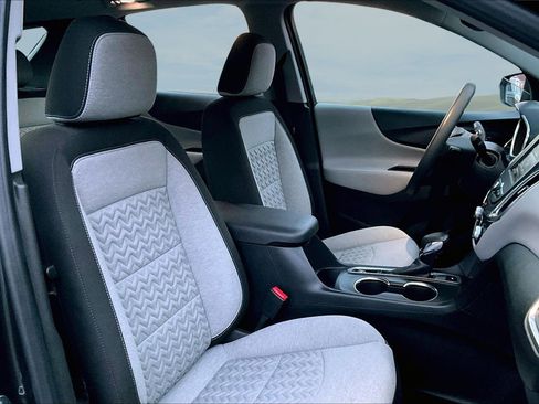 Used 2022 Chevrolet Equinox LS image 21