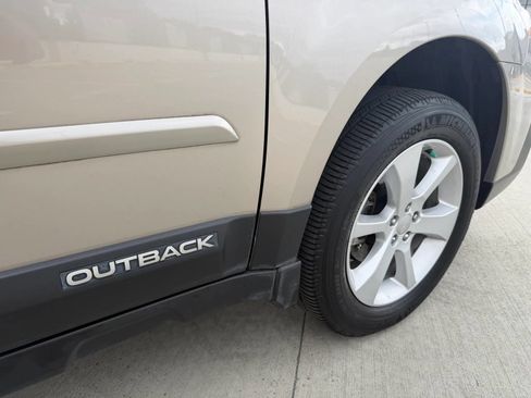 Used 2014 Subaru Outback 2.5i Premium w/ Moonroof Package AWD/4WD image 27