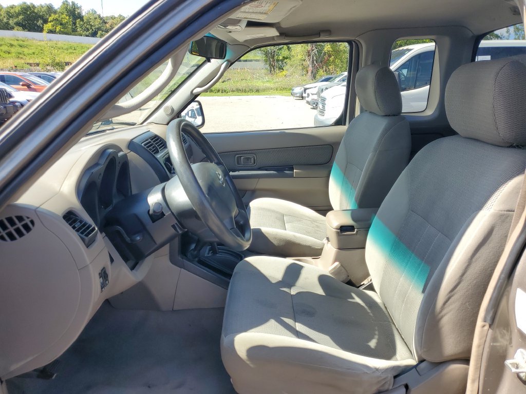 Used 2004 Nissan Frontier XE Desert Runner w/ (VTP) Value Truck Pkg AWD/4WD image 9