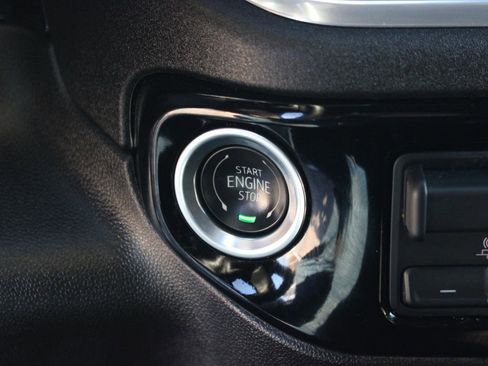 Used 2025 Chevrolet Silverado 2500 LT w/ Convenience Package image 31