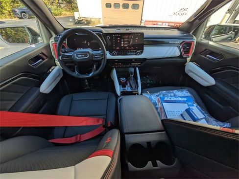 Used 2023 GMC Canyon AT4X image 30