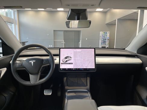 Used 2022 Tesla Model Y Long Range AWD/4WD image 21
