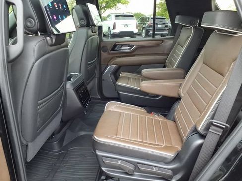 Used 2025 GMC Yukon Denali Ultimate AWD/4WD image 7