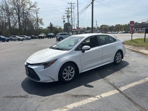 Used 2023 Toyota Corolla LE FWD image 3