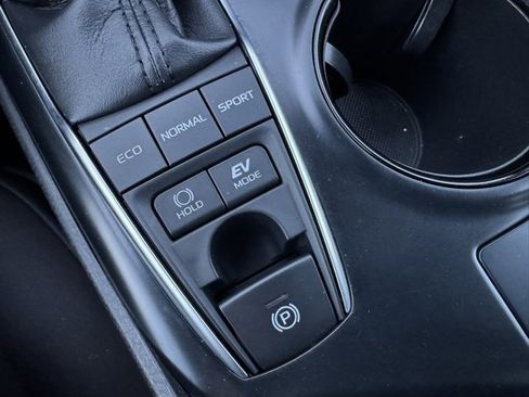 Certified 2018 Toyota Camry LE image 15