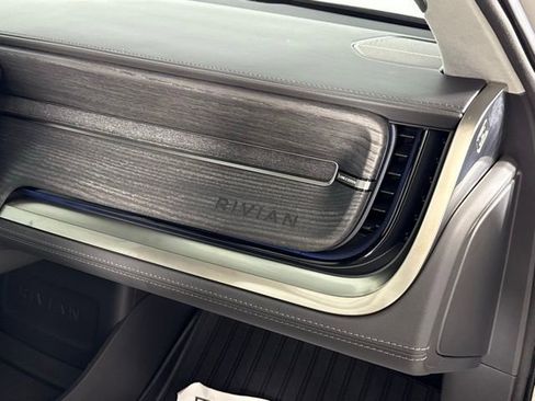 Used 2023 Rivian R1S Launch Edition image 32