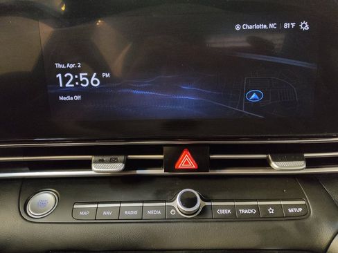 Used 2023 Hyundai Elantra SEL w/ Convenience Package image 25