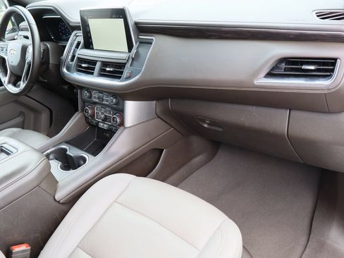 Used 2024 Chevrolet Suburban LT RWD image 32