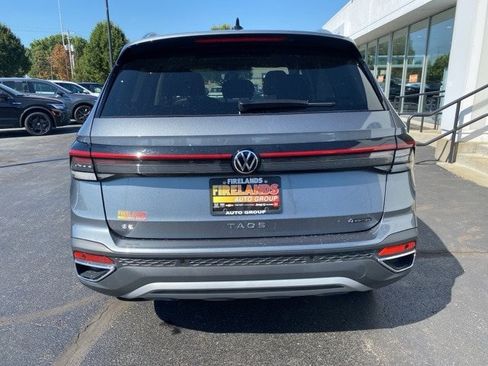 New 2025 Volkswagen Taos SE image 10