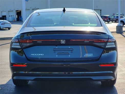 Used 2024 Honda Accord Sport image 6