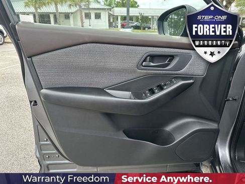 Used 2023 Nissan Rogue S FWD image 11