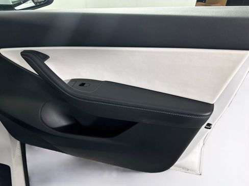 Used 2022 Tesla Model Y Long Range AWD/4WD image 30