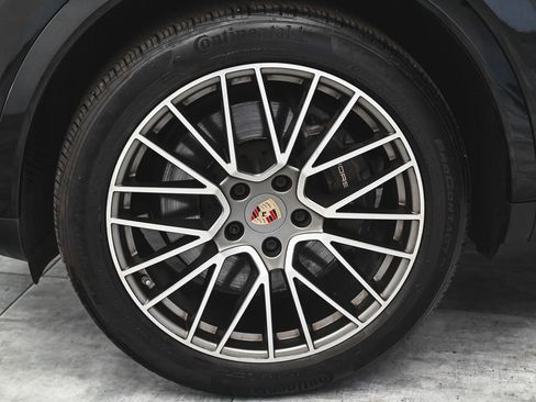 Used 2022 Porsche Cayenne Platinum Edition AWD/4WD image 7