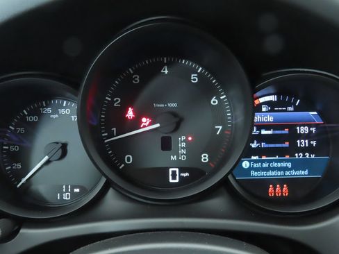 Used 2025 Porsche Macan AWD/4WD image 35