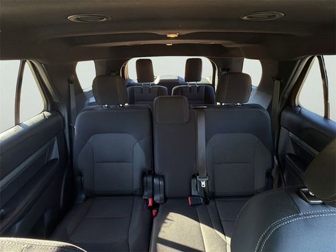 Used 2018 Ford Explorer XLT w/ Equipment Group 201A image 24