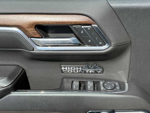 Used 2023 Chevrolet Silverado 1500 High Country w/ Technology Package AWD/4WD image 18