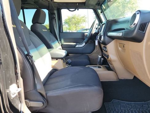 Used 2013 Jeep Wrangler Unlimited Sahara image 21