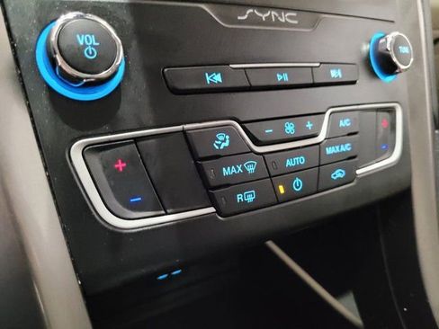 Used 2019 Ford Fusion SE image 31